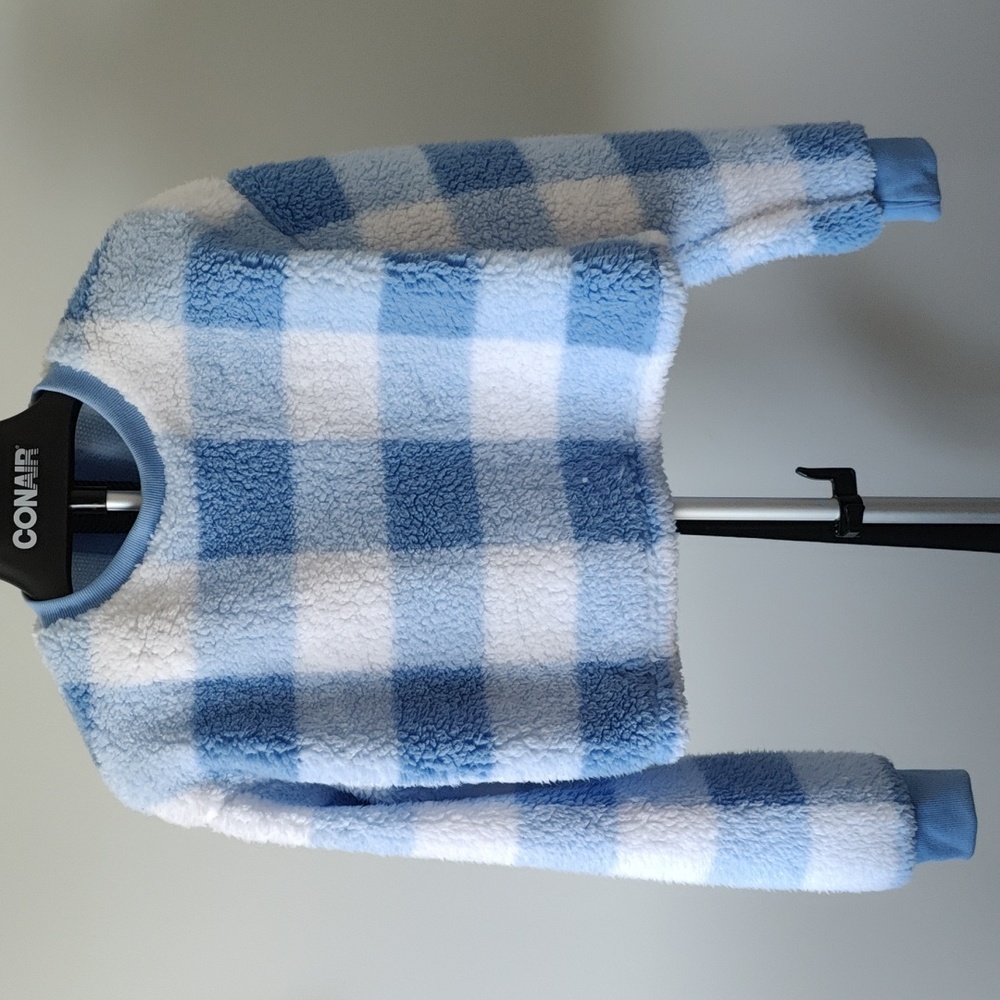 BRAND NEW WITHOUT TAG - FLUFFY SWEATER